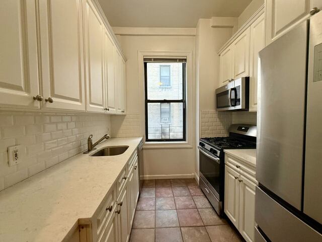 3-Bedroom at 305 Riverside Drive