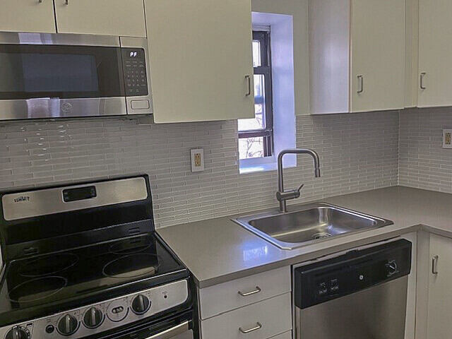 Studio at Sullivan Mews: 115 Sullivan