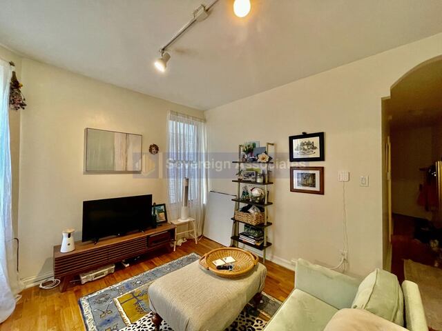 1-Bedroom at 3133 Broadway