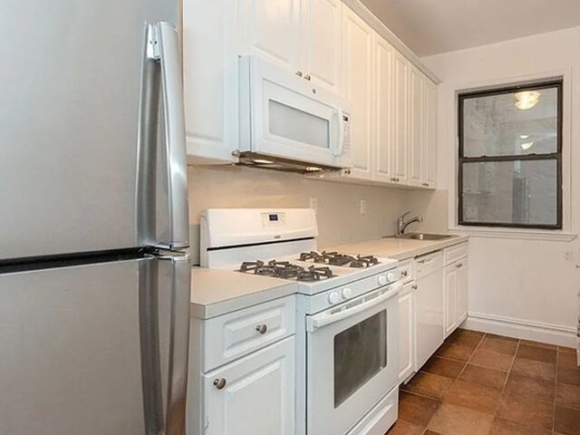 1-Bedroom at 280 Riverside Drive