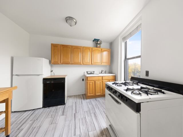 2-Bedroom at 655 Riverside Drive