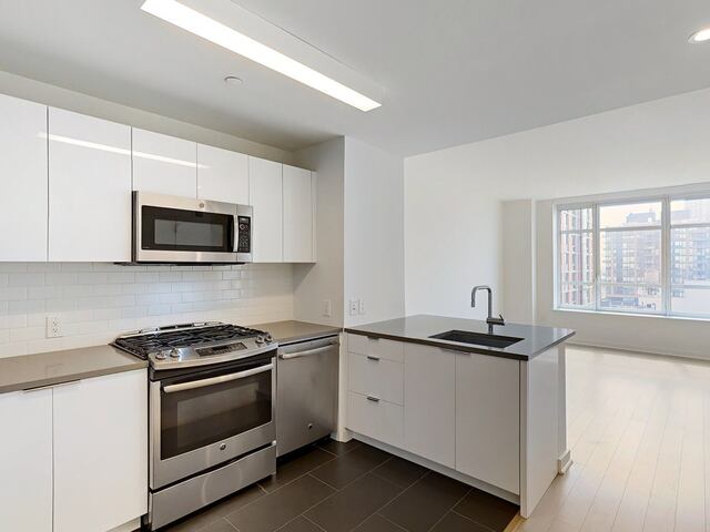1-Bedroom at Hoyt and Horn