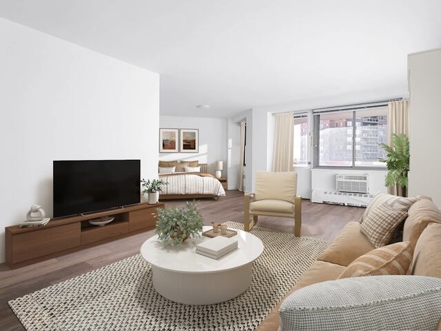 Studio at Parker Towers: 104-40 Queens Blvd