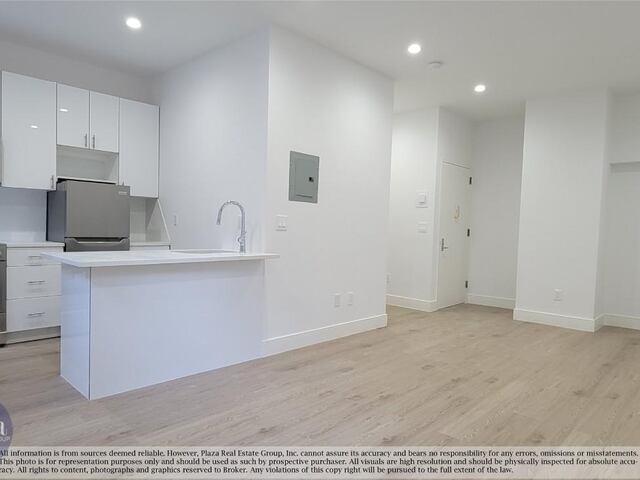 Studio at 880 Lexington Avenue