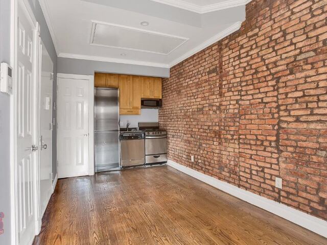 1-Bedroom at 521 East 5th Street