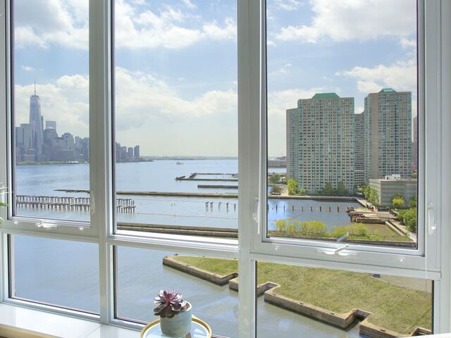 1-Bedroom at Newport: The Ellipse