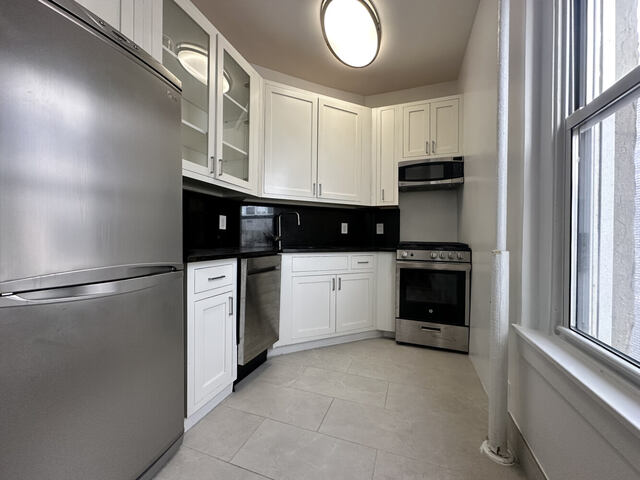 2-Bedroom at Manhattan East: 205 East 66th