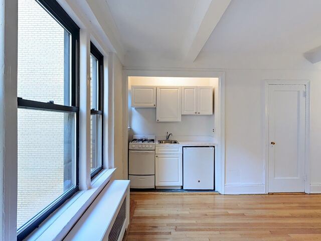 Studio at 404 East 55th Street