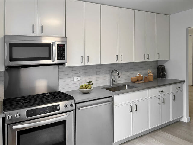 2-Bedroom at Murray Hill Manor