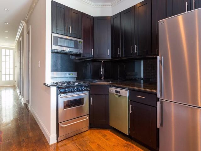 Studio at 635 East 6th Street