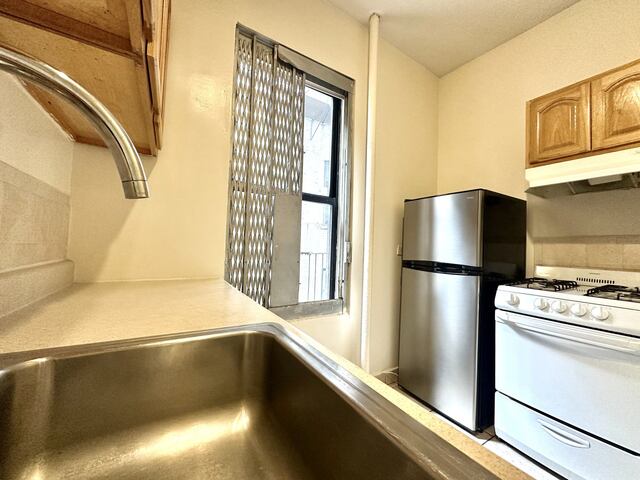 1-Bedroom at 3133 Broadway