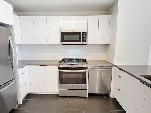 1-Bedroom at Hoyt and Horn