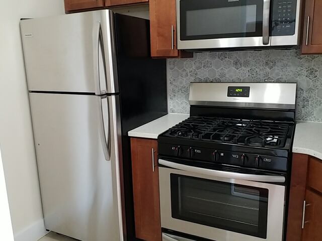 Studio at Parker Towers: 104-40 Queens Blvd