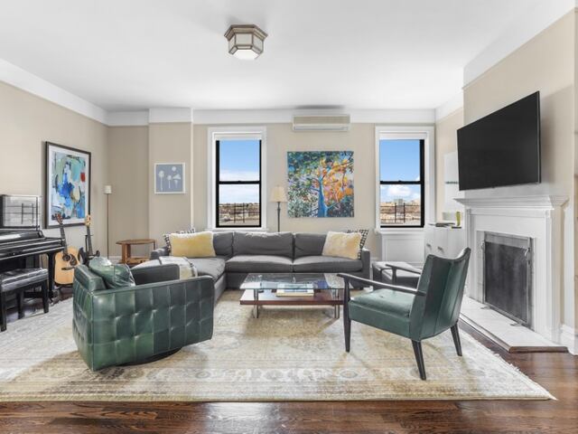 5-Bedroom at 305 Riverside Drive