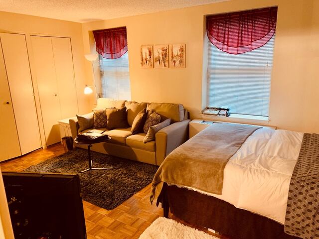 Studio at Executive Plaza