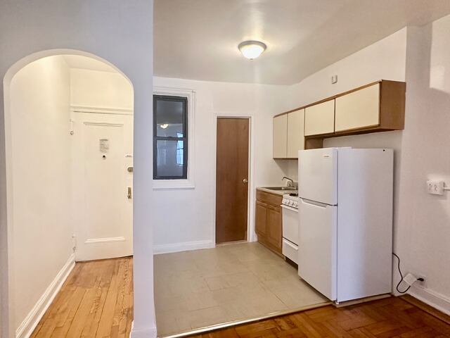 Studio at 1585 First Avenue