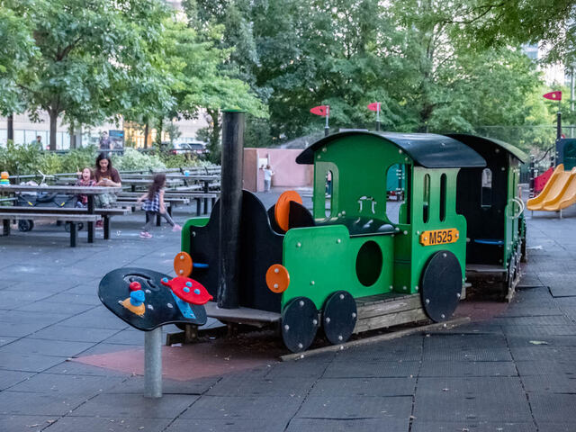 Nearby parks, playgrounds and other fun spots for all ages.