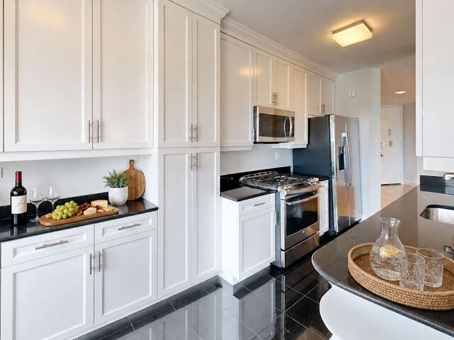2-Bedroom at One Lincoln Plaza
