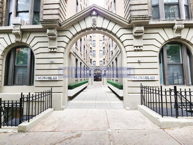Studio at The Westbourne : 611 West 137th