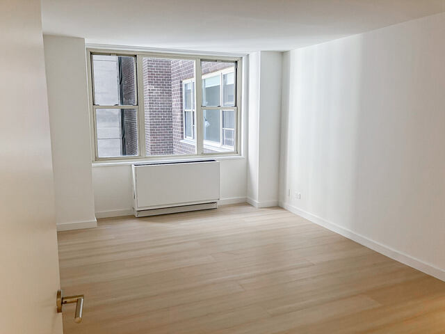2-Bedroom at Murray Hill Manor