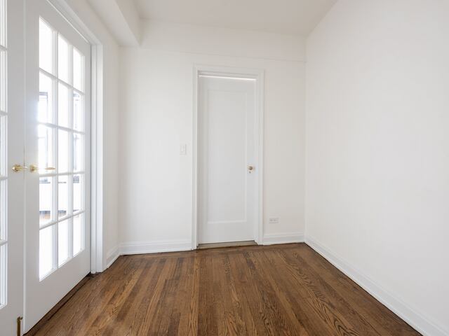 Studio at London Terrace Gardens: 430 West 24th