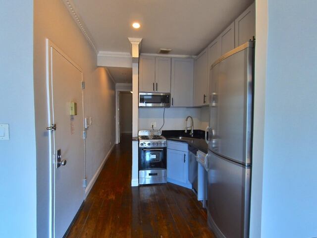 2-Bedroom at 722 Tenth Avenue