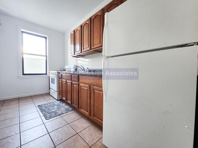 1-Bedroom at 165 Pinehurst Avenue