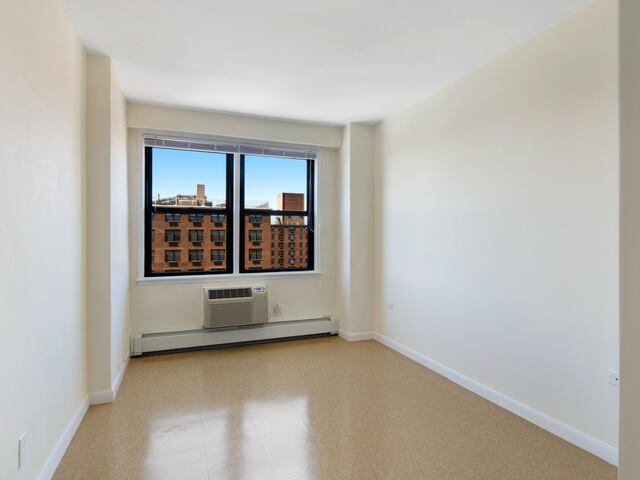 3-Bedroom at LeFrak City: Melbourne