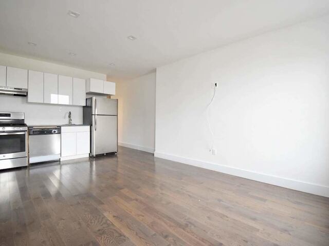 4-Bedroom at 3620 Broadway