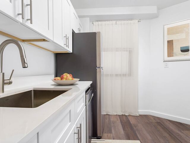 Studio at Parker Towers: 104-40 Queens Blvd