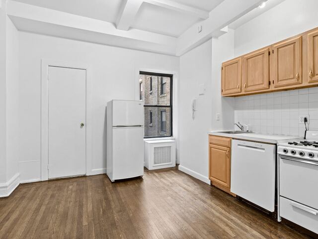 1-Bedroom at 19 West 69th Street
