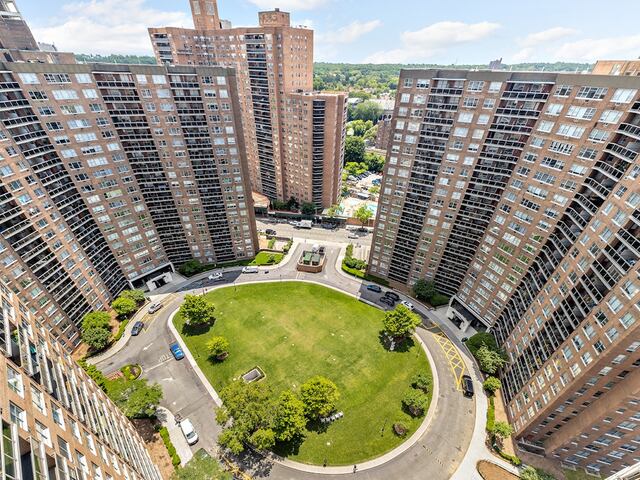 Studio at Parker Towers: 104-60 Queens Blvd