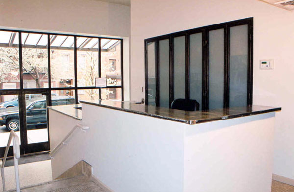 Tompkins Square Plaza: Front desk