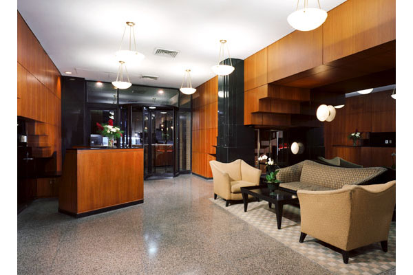 200 East 87th: Lobby