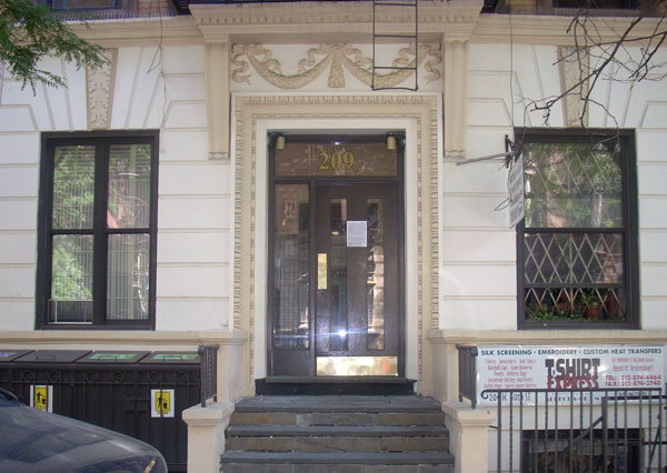 207 West 80th: Entrance