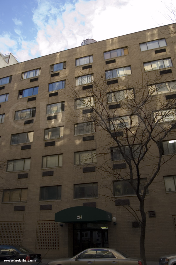 214 East 24th: The Entrance