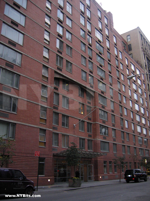21 Chelsea: Entrance