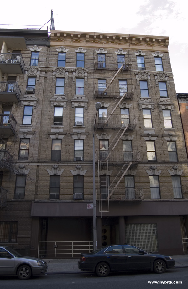 220 East 25th: the FaÃ§ade