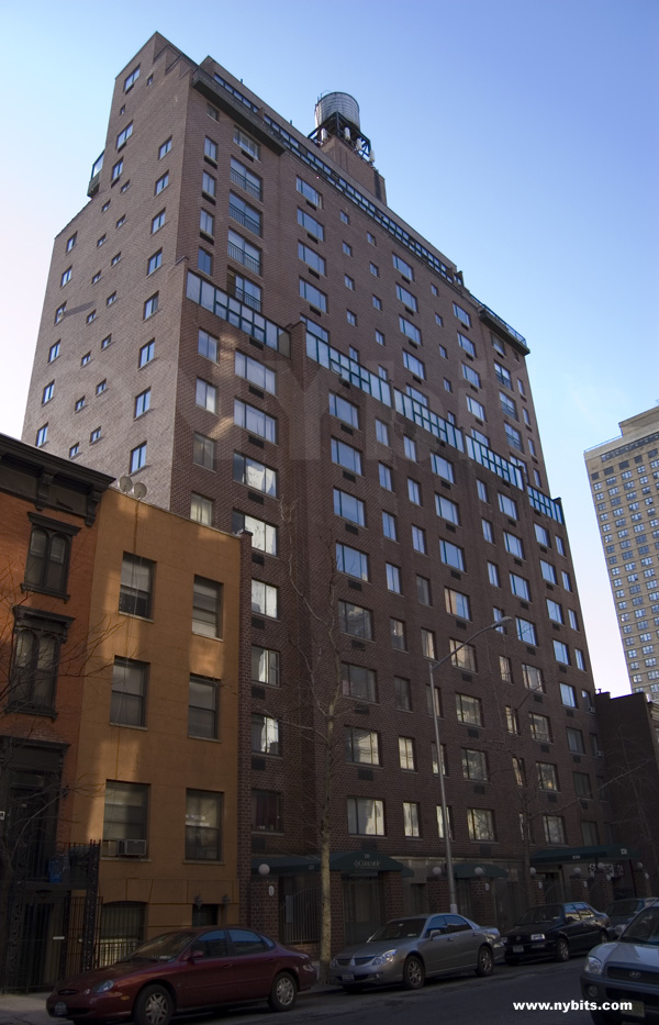 230 East 30th: General View