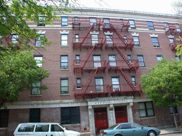 2311-2319 Beaumont: Exterior