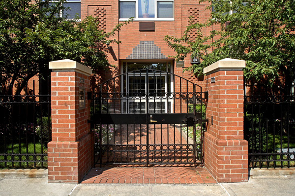 280 East 2nd: Entrance