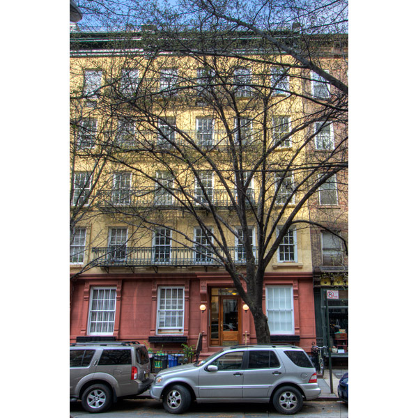 315 East 81st Street: FaÃ§ade