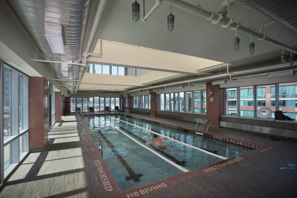 4705 Center Boulevard: Pool