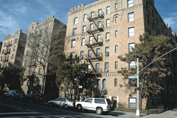486 Brooklyn Avenue: Exterior