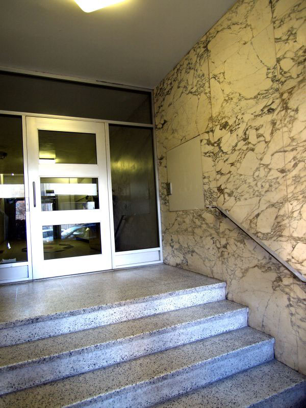 534 East 88th street: Entrance