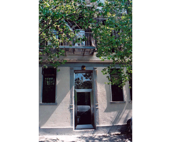 635 East 9th street: Front Door