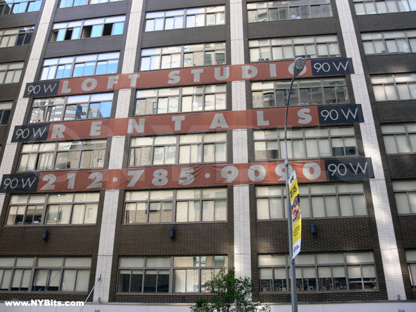 90 Washington: Windows