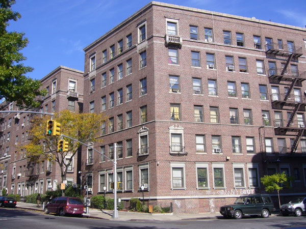 901 Washington Avenue: Exterior