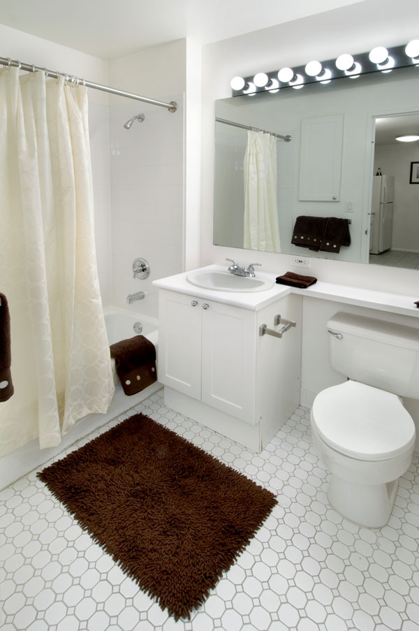 Archstone Brooklyn Heights: Bathroom