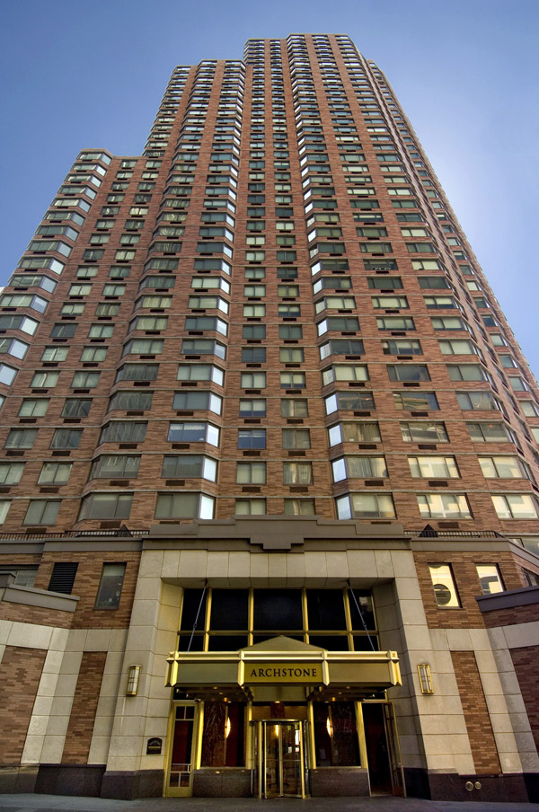 250 W 50: FaÃ§ade